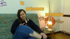 Ta présence m'ennuie, je préfère scroller