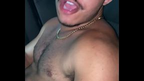 Chamei um Carro no Aplicativo e peguei o Motorista do Aplicativo, quando entrei no carro me deparei com um Pau Gigante Grosso