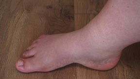 Wide Feet Worship: Size 40 Nudity - Loser Attention!