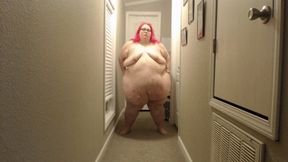 SSBBW Dancing in Hallway