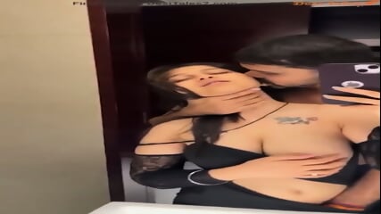 Uff Se Gujju Couple , Chut Chatai To Dekho Iski