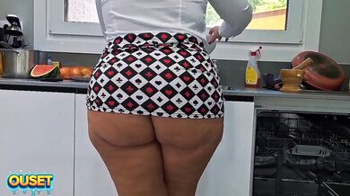 Chaotic kitchen session leaves her wide hips and ass dripping for endless cock