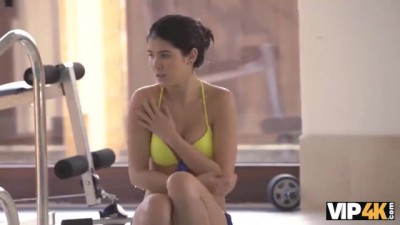 Steamy Encounter: Muscular Trainer Seduced by Client's Tempting Daughter