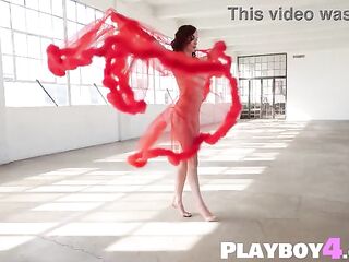 Hot babe showed sexy body during passion posing session