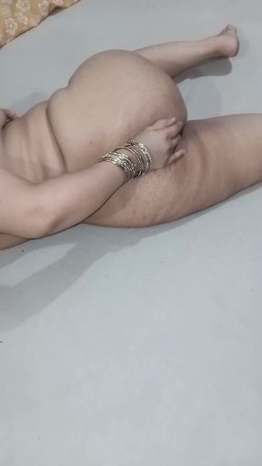 I was getting very hot, I wanted to get my ass fucked, I had fun with my fingers in the ass and milk milk.
