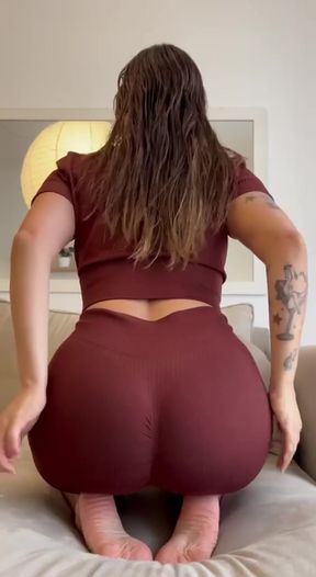 Mature milf shares her onlyfans content