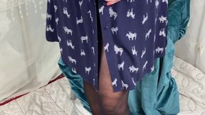 Mrs Mature Feet Stripping to He Basque