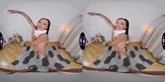 Dude Pounds Milena Ray After Spotting Her Bare Pussy - TmwVRnet