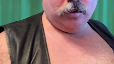 Retired Coach Bear Cums Over 10 Times Hands Free