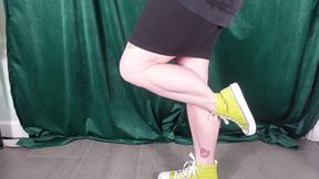 Cum for Muscular Calves in Green Converse