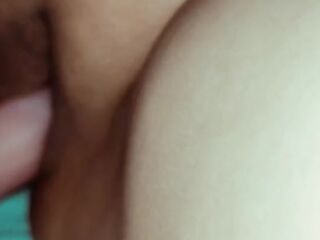 Consolador follandome mientras le chupo la verga a mi novio