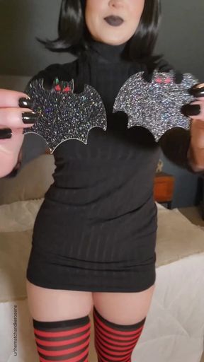 Mavis shows off her curves at a hotel party