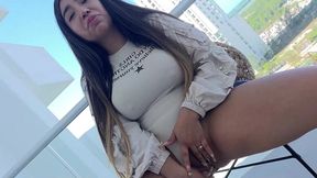 caliente latina de enormes tetas verito aguas es follada por la gran verga de su padrastro en el culo! anal en balcon con mexicana