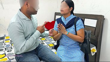 कोमल १२ वी  की  परीक्षा के डर से टीचर के पास बिंनती करने पहची उसका लैंड पूरा चूत के अंडर लेने को राजी हुई