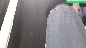 mi hermanastra me manda por whatsapp un video masturbandose en los vestidores del centro comercial