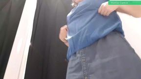 mi hermanastra me manda por whatsapp un video masturbandose en los vestidores del centro comercial