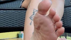 Ti Schiaccio la Faccia con i Miei Piedi Bagnati di Sudore dopo una Lunga Giornata