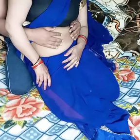 Bhabhi in blue color sari looking sexy.