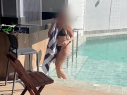 Amando meu biquíni fio dental pra reforçar a marquinha na piscina