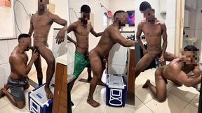 entregador de agua meteu a piroca no puto do cliente