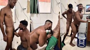 entregador de agua meteu a piroca no puto do cliente