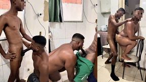 entregador de agua meteu a piroca no puto do cliente