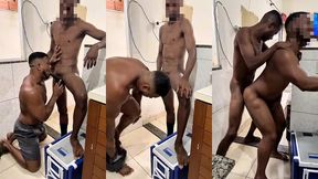 entregador de agua meteu a piroca no puto do cliente