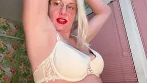 Hairy MILF goes from armpit hair to bald - amateur sex tape