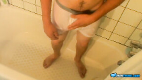 Twink Grant Hiller Spiced Up His Bath Time Stroking His Meat