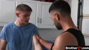 Stepbrothers Ignite Passion in Steamy Nude Gym Showdown – HotLeak 18+