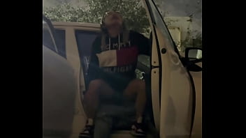 Anal publico en el carro mientras todos pasan - Natalia Delgado