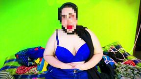 18yo beautiful arab girl chewing bubble gum in front of her friends in bikini & show her huge boobs!