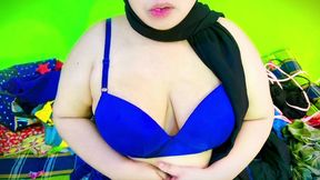 18yo beautiful arab girl chewing bubble gum in front of her friends in bikini & show her huge boobs!