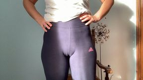 look at these leggings how they show off my camel toe