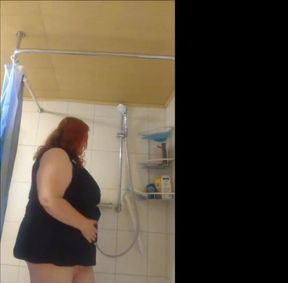 Watch me, a hot SSBBW, take a shower.
