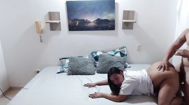 I fuck my wife's pussy on all fours and fill her pussy