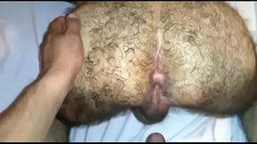 Mariomashot94 en pose de Kamasutra2 ense&ntilde_a culo velludo y frota con los pies a pasivo de Xvideos que se exita y tiene ereccci&ograve_n