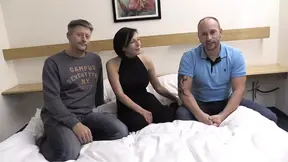 Tattooed MILF Lexxi gets a 3some