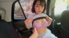 車の中で彼氏のちんこをフェラチオして最後は2人でsexでイキまくるカップル。