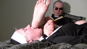 Nun worships priest's feet (mp4)