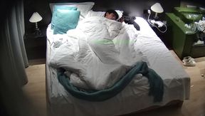 酒店精品✅大学牛仔裤翘臀女被屌丝穷男友糟践