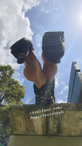 PUBLIC FEET ▪︎ DANGLE FROM DOWN UNDA AT THE PARK