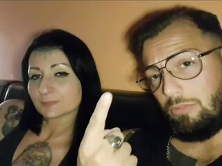 Due amanti maiali danno lezione di squirting