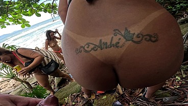 Fizemos a maior suruba na praia pra todo mundo ver - sexo ao ar livre na praia