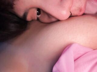 La chupa muy rico y todo pero tiene novia.