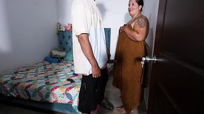 Mi vecino me encuentra cambiandome de panty desnuda en lel cuarto, lo invito a pasar y esto sucedi&oacute_