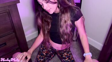 Lap Dance Turns Into Fucking cute girl footjob sloppy deepthroat