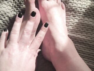 TRANS MORNING FOOTFETISH - Avid Alice