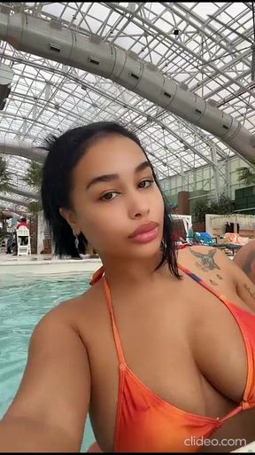 Big-assed babe shows off her natural tits