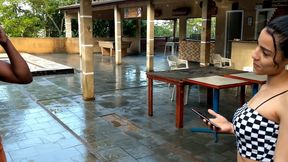 comi a clinte da minha patroa na casa da minha patroa ela pediu massagem e acabo sentando gostoso